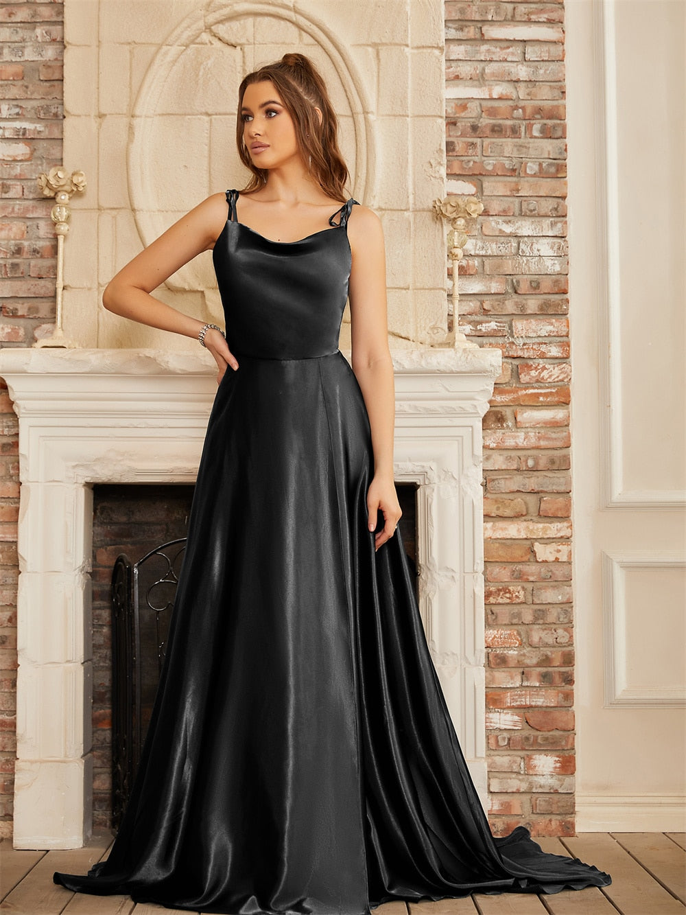 Long Dress with spaghetti straps in silky satin